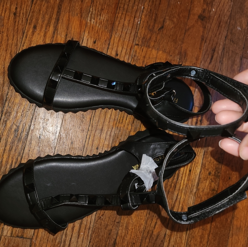 Sandles